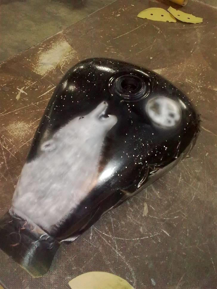 Kinroad Chopper *Shift* - halvvejs med ulven, som jeg er ved at airbrushe billede 19