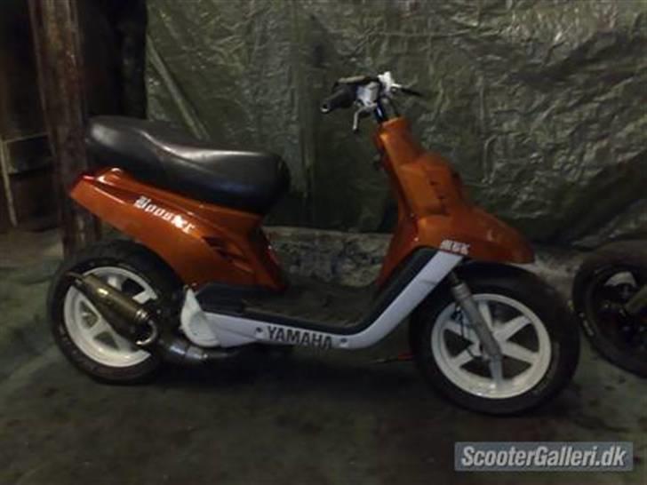 Yamaha MBK Booster *STJÅLET /; * - billederne her er taget fra gamle ejer (sph) for at giver jer bedre overblik over den da jeg ikke havde noget hukommelseskort til kameraet.. billede 2