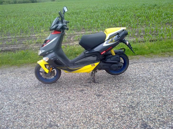 Aprilia sr 50 replica billede 2