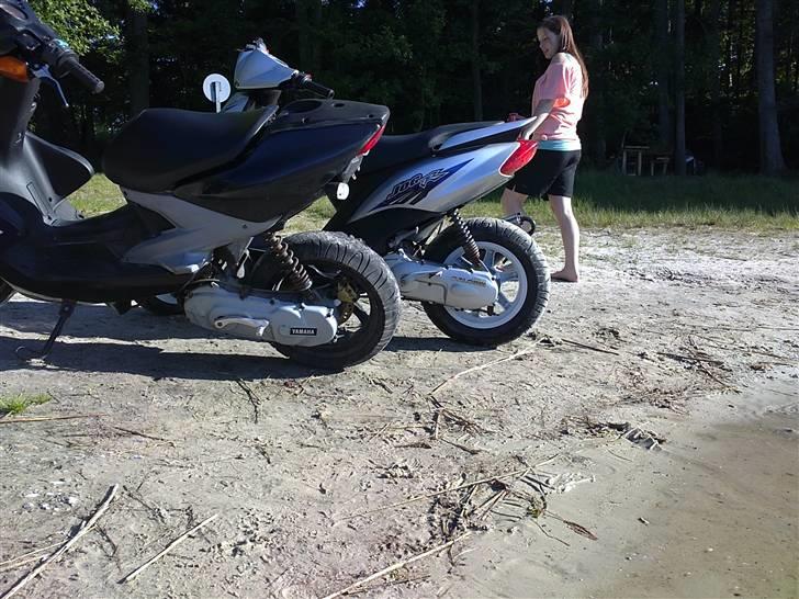 Yamaha Aerox. - Sammen med min fætters Jog R :) billede 7