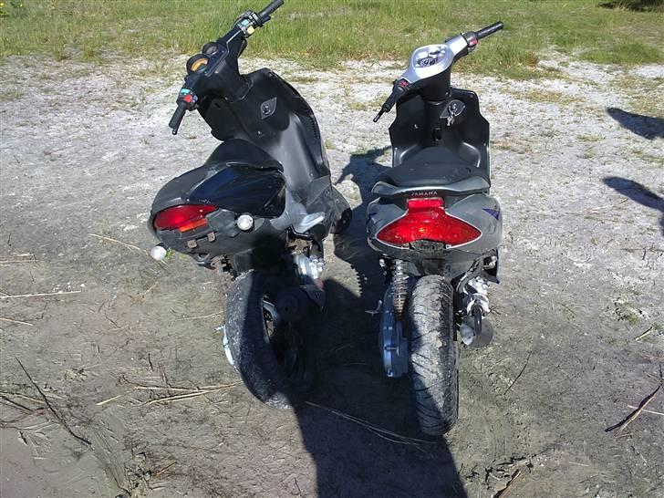 Yamaha Aerox. - Sammen med min fætters Jog R :) billede 10