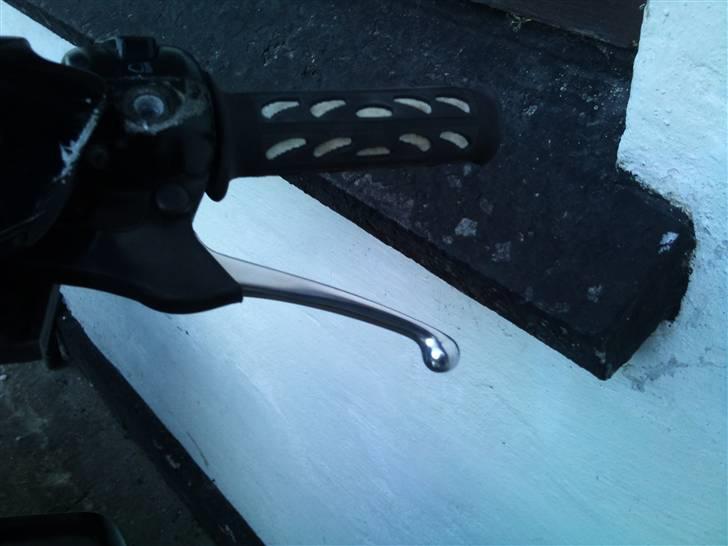 PGO Hot50 - Nye håndtag og er ved at højglanspolere mine bremsegreb :) billede 2