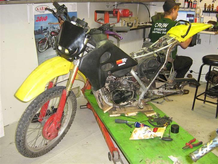 Suzuki RMX - Her er hun så :) Var 1200kr ikke billigt for den ?  billede 1