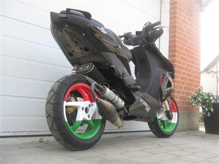 Aprilia SR50R Factory evo2 SOLGT billede 1