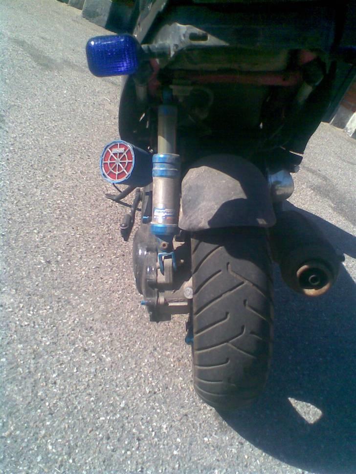 PGO hot 50 - denne dæmper sidder ikke længere på hot da den blev smidt på neos billede 4