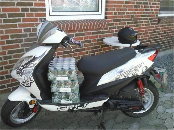 Giantco Spartan Solgt - scooteren efter en tur i fleggaard :D billede 4