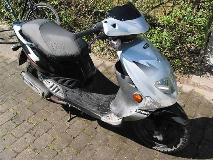 {{currentPhoto.altText}} billede {{currentPhoto.number}}