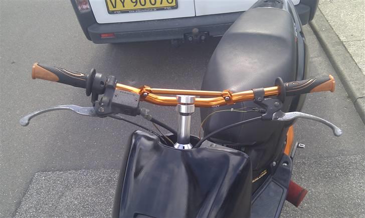 Aprilia Rally/sr50 AC DD TIL SALG - 2. gang den blev lavet om... Nyt styr. Ærgeligt at adaptor ikke kunne fåes i orange. billede 7