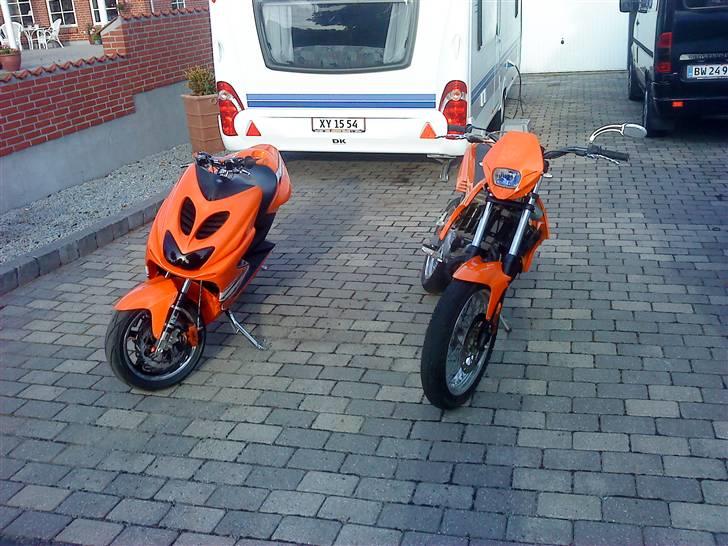 Gilera smt lc dd - min hverdags knallert og bane maskine i helt samme farve:P billede 13
