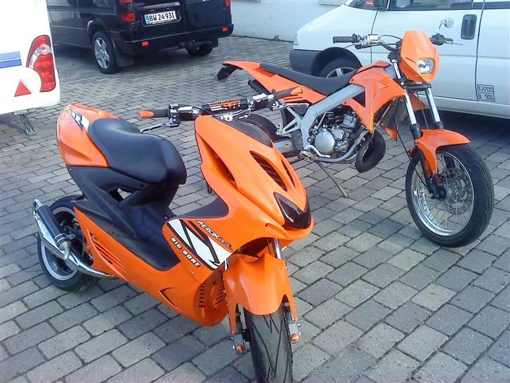 Gilera smt lc dd - min hverdags knallert og bane maskine i helt samme farve:P billede 14