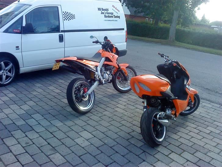Gilera smt lc dd - min hverdags knallert og bane maskine i helt samme farve:P billede 15