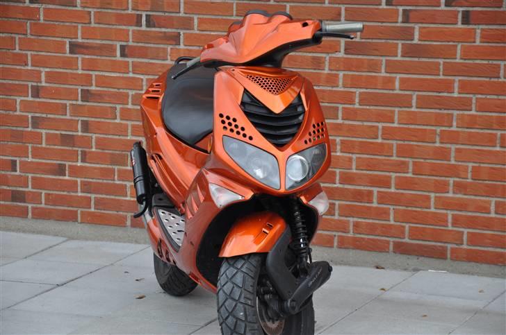 Peugeot Speedfight 2 Alu Tyren. billede 1