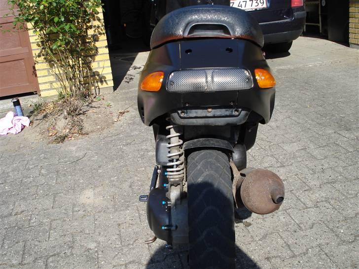 Piaggio Typhoon # Væk - God røv :) Har 2 carbon baglygte glas liggende os, de er bare ikke kommet på endnu :) billede 8