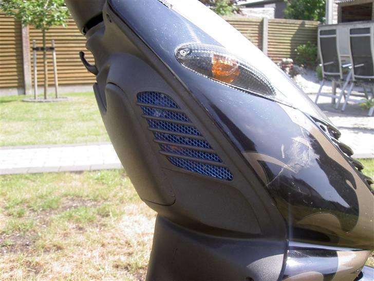 Aprilia sonic SOLGT - Det blå gitter jeg fik sat i, i vinters billede 10