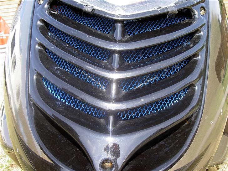 Aprilia sonic SOLGT - Her er det blå gitter så under frontgrillen, meget federe irl billede 11