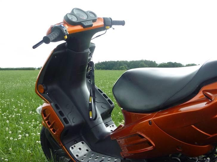 Peugeot Speedfight 2 Alu Tyren. billede 5