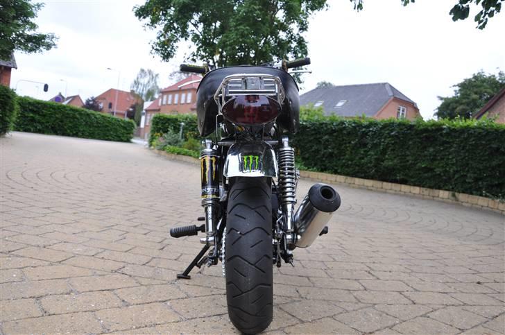 Skyteam monkey SOLGT - ved godt den ser skæv ud men er kun fordi den var prøvesamlet og ikke spændt eller noget  billede 2