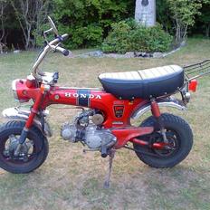 Honda dax st50 