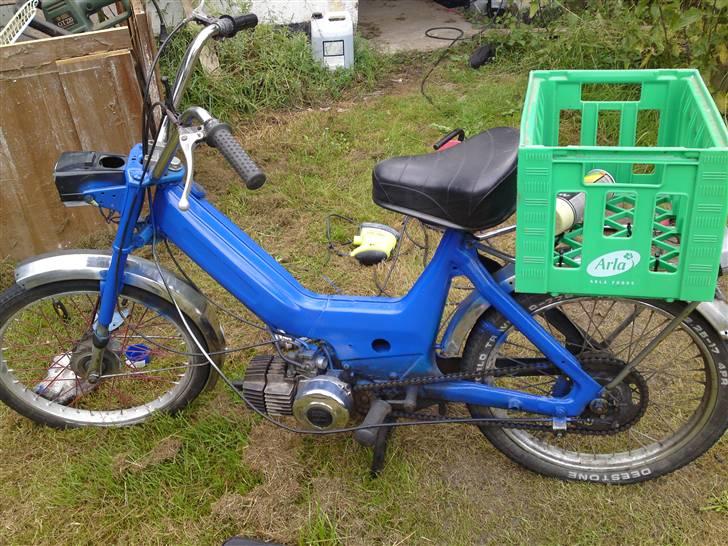 Puch Maxi *Solgt* - 28/7-2010 Så er der sket lidt mere.. Lidt maling og mælkekassen naturligvis os :) billede 18