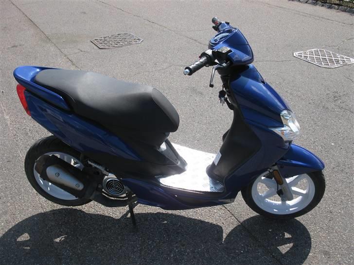 Yamaha JogR - Så blev skjoldene plus dørkplade sat på (:! billede 4