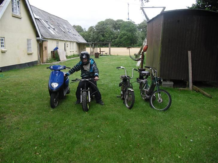 Honda express byttet til ms50 - her er min ven med hans fede sprinter med 15hk + hans space men min maxi og express er der også:)  billede 4