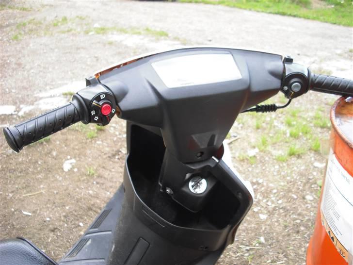 Yamaha jog Solgt billede 5