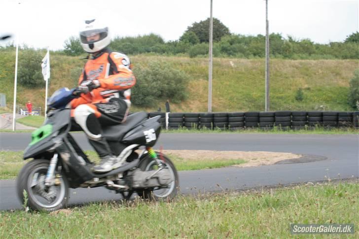 Yamaha bws Evo1 Lc. 100% DØD - hah kom lige ud i rabatten. da jeg kom til at kigge for meget på kamaraet :D billede 9