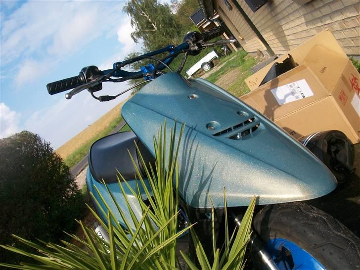 Yamaha yamaha jog fs     - så har joggen får nye skjolde på påplet kamalion mellem blå guld hvid billede 12