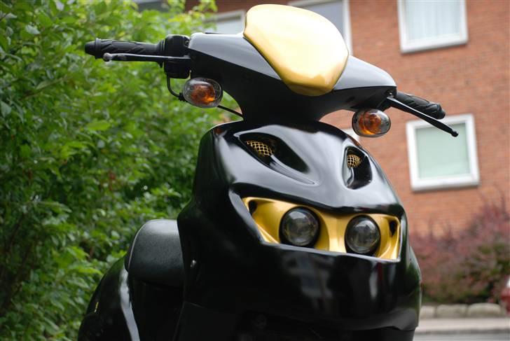 CPI Popcorn >NINJA< - Den nye front med indbygget Katana forlygte.. det var spændende at få den til at passe :D billede 1