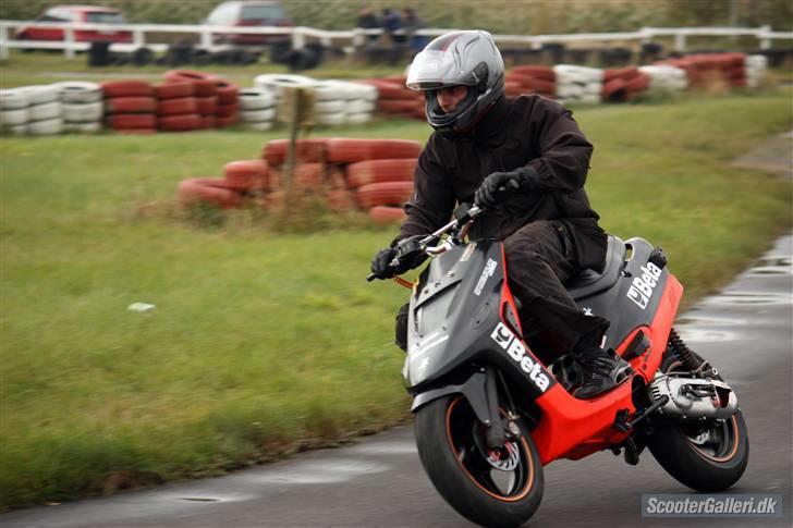 Yamaha aerox / axis hugget op se annoncer - handyret på banen til HSW ll 2010 :) billede 2