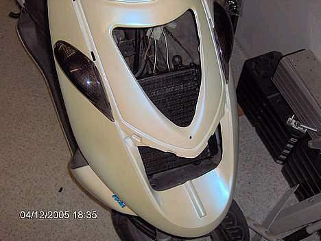 Yamaha Jog space innovation - Her kan man se en sonic med samme lakering som min, min har samme effekt som denne :) -Venligst udlånt fra http://www.scootergalleri.dk/html/gal_visbil.asp?ID=28993 billede 10