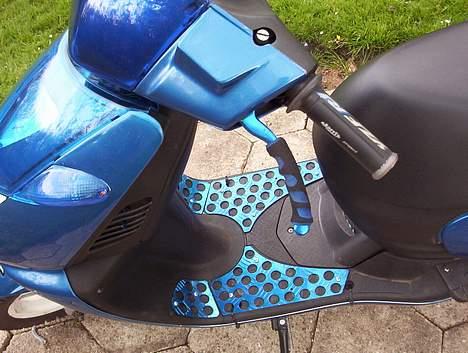 Aprilia Sonic *Solgt* - mine R1 håndtag og chrom blå plader billede 6