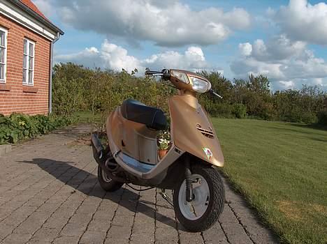 Yamaha Jog FS {SolgT} - Min Scooter set i fugleperspektiv... Tak Skaarup billede 1