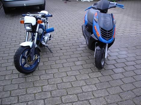 Suzuki Street Magic // 70ccm - holder lige ved siden af martin h sonic billede 2