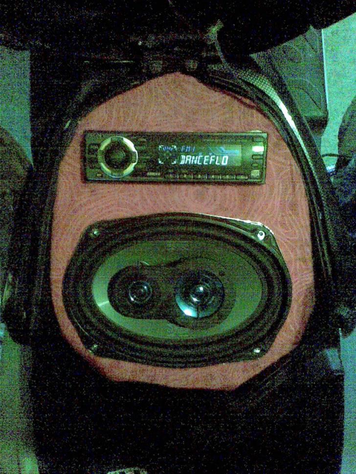 Peugeot Speedfight 2 (Bertha) - Der er kommet en ny afspiller i :) En bluetinum mener jeg den hedder, hvor der er USB og kortlæser i :) billede 2