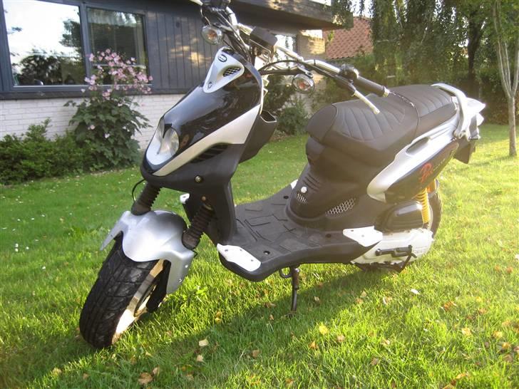 PGO Pmx Naked billede 4