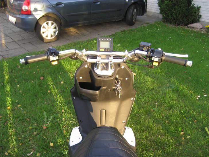 PGO Pmx Naked billede 5