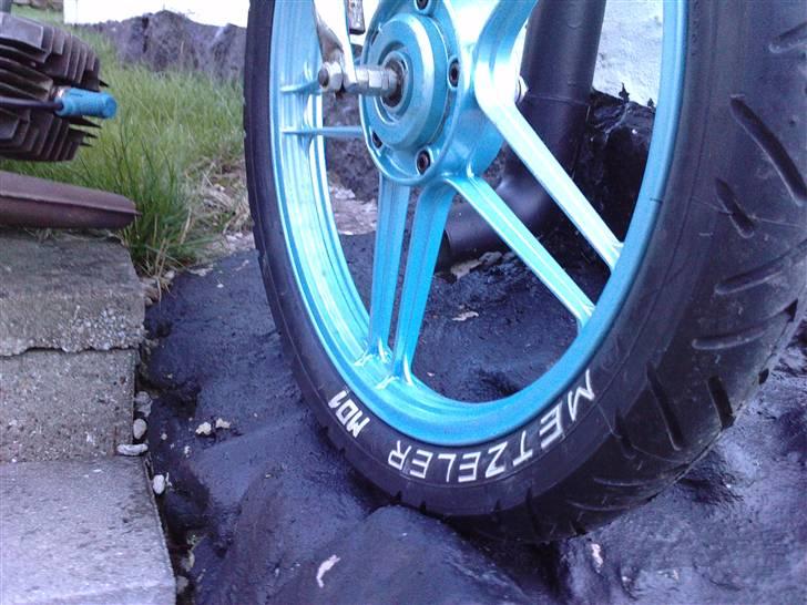 Puch Maxi k  "Skyline "byttet - Metzeler  2,50 bredde..  billede 6