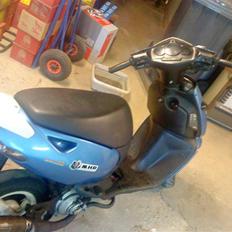 Aprilia Sonic STD LC (SOLGT)