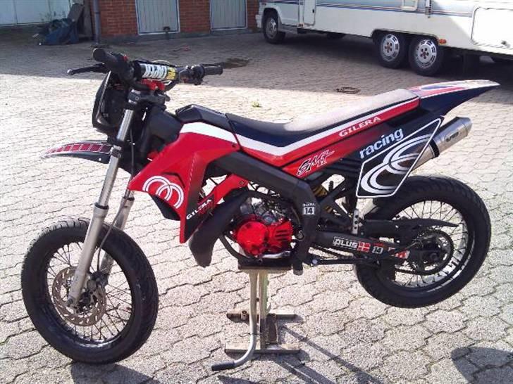 Gilera smt Leovince V6*SOLGT* billede 1