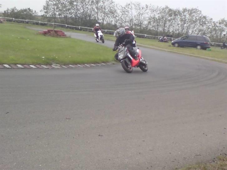 Yamaha aerox / axis hugget op se annoncer - handyret på banen til HSW ll 2010 :) billede 4