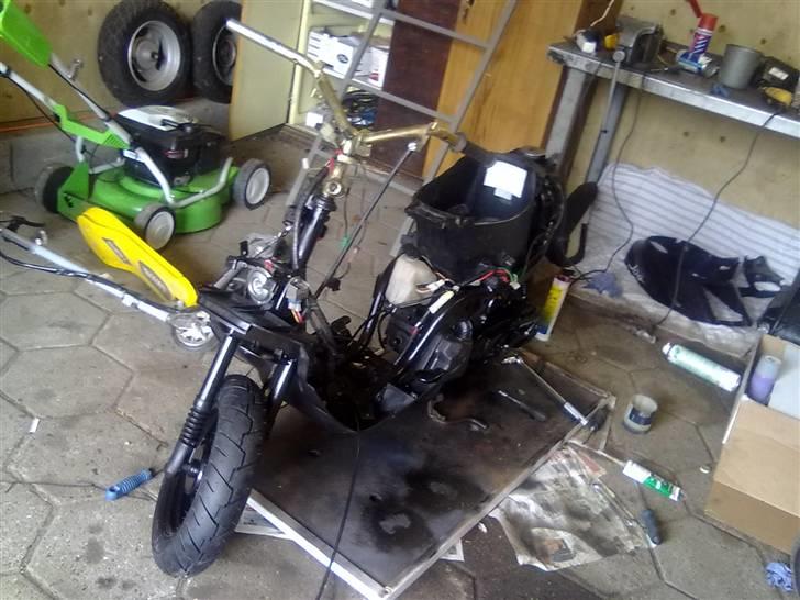 Yamaha jog "byttet" - efter stel er malet billede 3