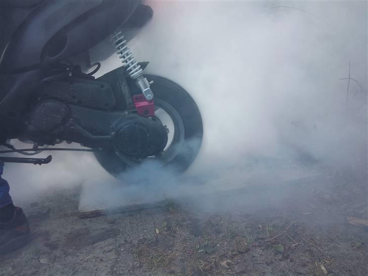 Gilera Stalker - S-Line/Quattro - 100/90-10 dæk.. Burn! :D Og fin ny støddæmper og hæveklods ;) billede 9