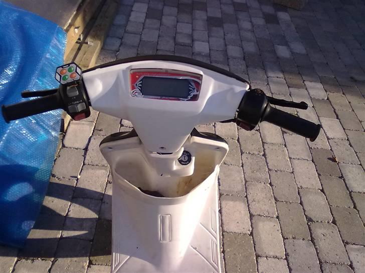 Yamaha jog fs (SOLGT) billede 3