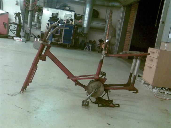 Peugeot 102 Æ´Fakta-racer - Hældning på kronrør ændret, bagsvinget flyttet 3cm op :) billede 4