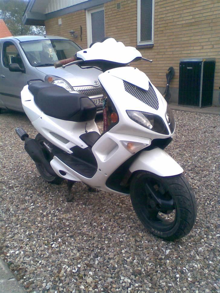 Peugeot Speedfight 2 (Bertha) - Lidt pænere er den da blevet :) Hvertfald ifh.t Som den var før :) billede 10