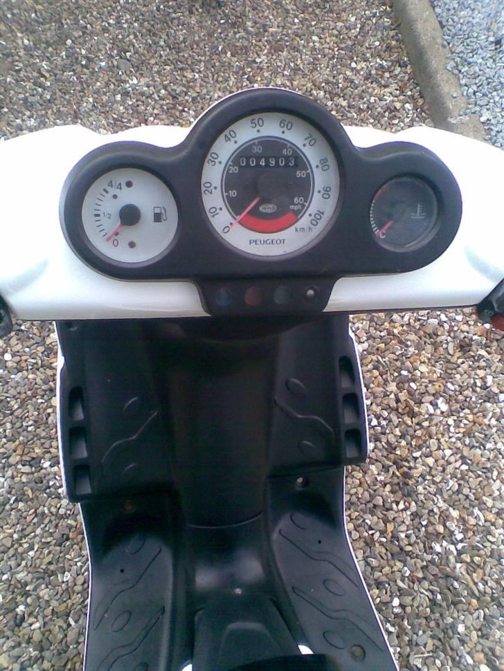 Peugeot Speedfight 2 (Bertha) - Skal det skjold rundtom speedo oz males? Skriv endelig jeres mening :) billede 15