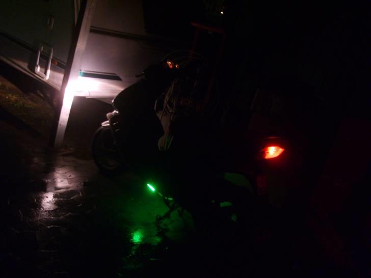 Peugeot speedfight 2 (SOLGT) - Min scooter med neon bagfra billede 8