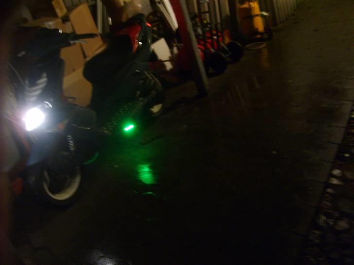 Peugeot speedfight 2 (SOLGT) - Min scooter med neon forfra billede 9