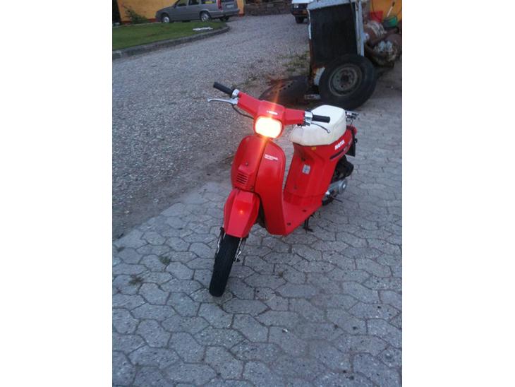 {{currentPhoto.altText}} billede {{currentPhoto.number}}